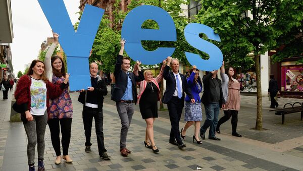 David Hayman and Yes Scotland Chief Executive Blair Jenkins join members of the Yes Scotland team, to mark the start of the regulated referendum period - Sputnik International