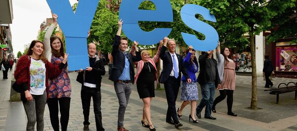 David Hayman and Yes Scotland Chief Executive Blair Jenkins join members of the Yes Scotland team, to mark the start of the regulated referendum period - Sputnik International