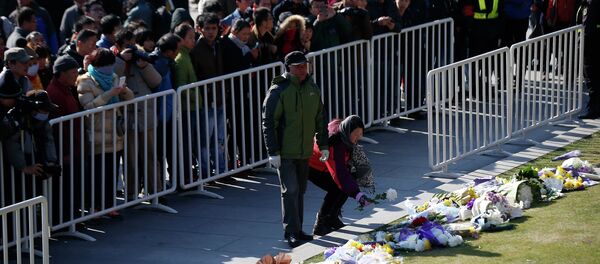 People lay down flowers during a memorial ceremony in memory of people who were killed in a stampede incident during a New Year's celebration on the Bund, in Shanghai January 1, 2015 People lay down flowers during a memorial ceremony in memory of people who were killed in a stampede incident during a New Year's celebration on the Bund, in Shanghai January 1, 2015 - Sputnik International