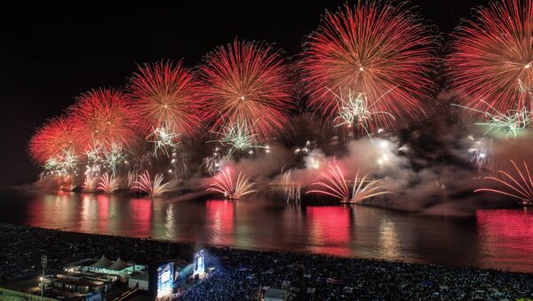Fireworks for the new year's celebration launch from the boats at Copacabana beach in Rio de Janeiro, Brazil, on January 1, 2014 - Sputnik International