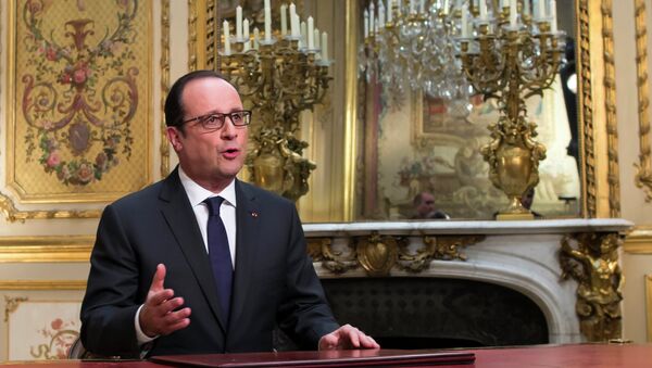 French President Francois Hollande, poses after addressing his New Year's wishes to the nation during a pre-recorded broadcast speech at the Elysee Palace, in Paris - Sputnik International