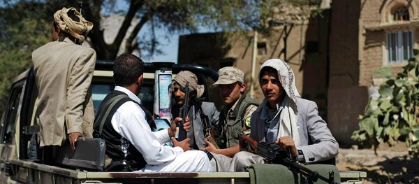 Houthi Shiite rebels ride on a military truck while patrolling a street in Sanaa, Yemen Houthi Shiite rebels ride on a military truck while patrolling a street in Sanaa, Yemen - Sputnik International