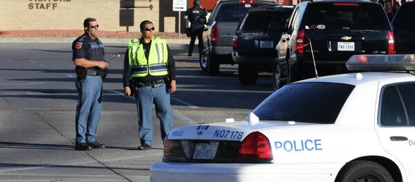 El Paso police block off an entrance to the Beaumont Army Medical Center as other officers search for a gunman during a shooting incident in El Paso, Texas January 6, 2015 El Paso police block off an entrance to the Beaumont Army Medical Center as other officers search for a gunman during a shooting incident in El Paso, Texas January 6, 2015 - Sputnik International
