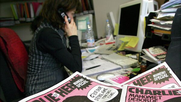 A journalist works in the Paris newsroom of French satirical weekly Charlie Hebdo. - Sputnik International