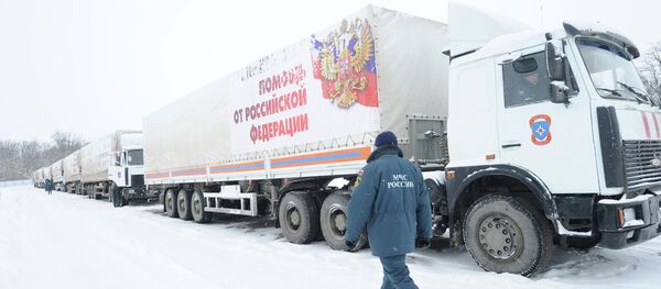 Russian Emergencies Ministry official said that the 11th Russian humanitarian convoy carrying 1,400 tonnes of aid to the war-torn Donbas region is currently heading towards the Russian state border with Ukraine. Russian Emergencies Ministry official said that the 11th Russian humanitarian convoy carrying 1,400 tonnes of aid to the war-torn Donbas region is currently heading towards the Russian state border with Ukraine. - Sputnik International