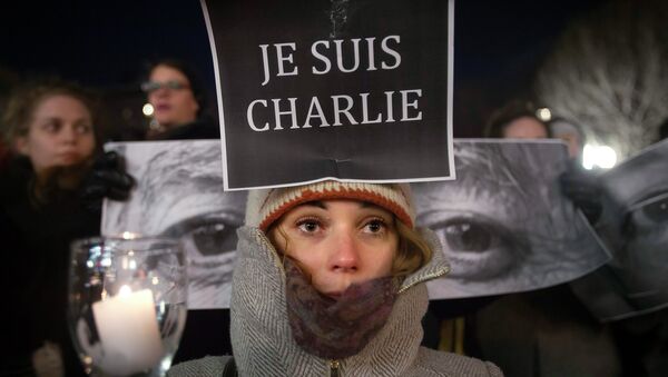 Amandine Marbach from Strasbourg, France, takes part in a vigil to pay tribute to the victims of a shooting, by gunmen at the offices of weekly satirical magazine Charlie Hebdo in Paris, in the Manhattan borough of New York January 7, 2015 - Sputnik International