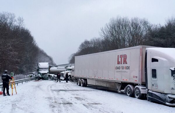 Bauer Truck Repair, vehicles remain at the scene of a fatal 18-vehicle pileup that occurred in whiteout conditions Wednesday, Jan. 7, 2015 Bauer Truck Repair, vehicles remain at the scene of a fatal 18-vehicle pileup that occurred in whiteout conditions Wednesday, Jan. 7, 2015 - Sputnik International