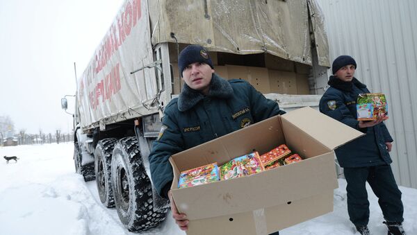 Russian trucks from the 11th convoy carrying humanitarian aid for conflict-torn eastern Ukraine, have arrived in the city of Luhansk - Sputnik International