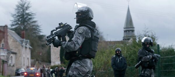 A member of the French GIPN intervention police forces secure a neighbourhood in Corcy, northeast of Paris January 8, 2015 A member of the French GIPN intervention police forces secure a neighbourhood in Corcy, northeast of Paris January 8, 2015 - Sputnik International