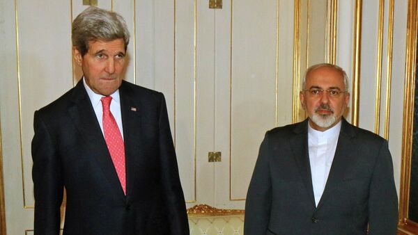 John Kerry and Iranian Foreign Minister Mohammad Javad Zarif - Sputnik International