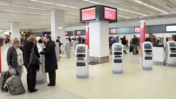 Passengers check in at Melbourne airport - Sputnik International