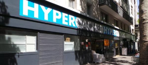 At least two people are feared killed and one person reportedly injured as at least five people have been taken hostage in a kosher store in eastern Paris - Sputnik International