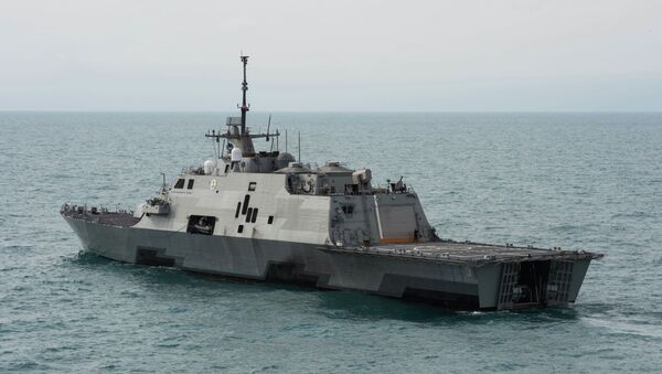 USS Fort Worth (LCS 3) operating near the location where the tail of AirAsia Flight QZ8501l was discovered. January 7, 2015. - Sputnik International