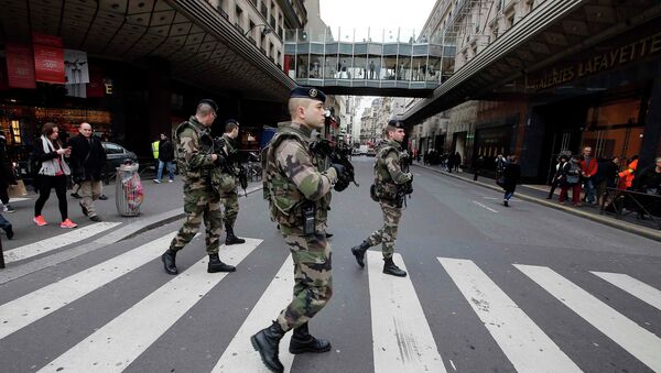 French soldiers patrol in the street near a department store in Paris as part of the highest level of Vigipirate security plan in Paris January 10, 2015. - Sputnik International