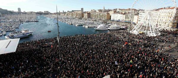 Several thousand people gather to pay tribute to victims Several thousand people gather to pay tribute to victims - Sputnik International