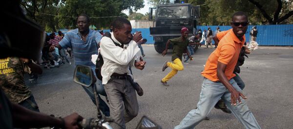 Demonstrators run during a protest demanding the resignation of President Michel Martelly in Port-au-Prince - Sputnik International