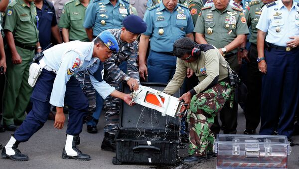 The flight data recorder of AirAsia QZ8501 is transferred to another container at the airbase in Pangkalan Bun, Central Kalimantan January 12, 2015. - Sputnik International