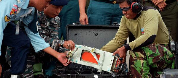 The flight data recorder of AirAsia QZ8501 - Sputnik International