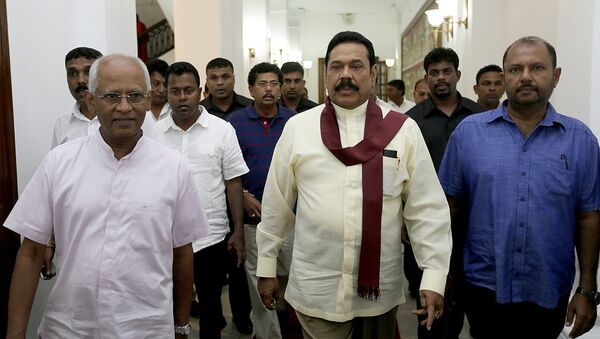 In this hand out photograph received from the President’s Office on January 9, 2015 outgoing president Mahinda Rajapakse (C) leaves his office in the capital Colombo - Sputnik International