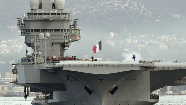 French aircraft carrier Charles-de-Gaulle sets sail from the southern French port of Toulon on January 13, 2015 before taking part in military operations in the Gulf - Sputnik International