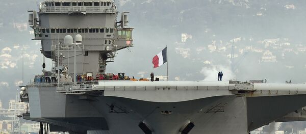 French aircraft carrier Charles-de-Gaulle sets sail from the southern French port of Toulon on January 13, 2015 before taking part in military operations in the Gulf - Sputnik International