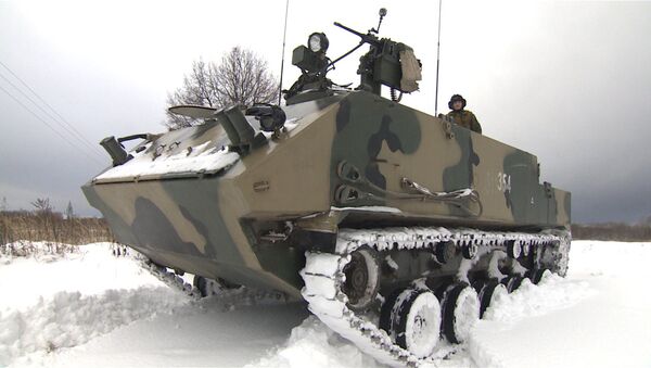 Russian Military Tests Rakushka APC in Snow Drills Near Tula - Sputnik International