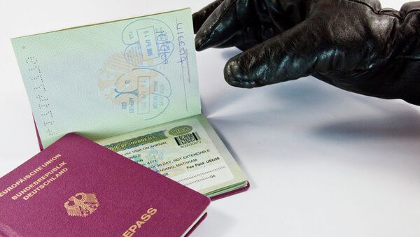 Gloved thief trying to steal a passport - Sputnik International