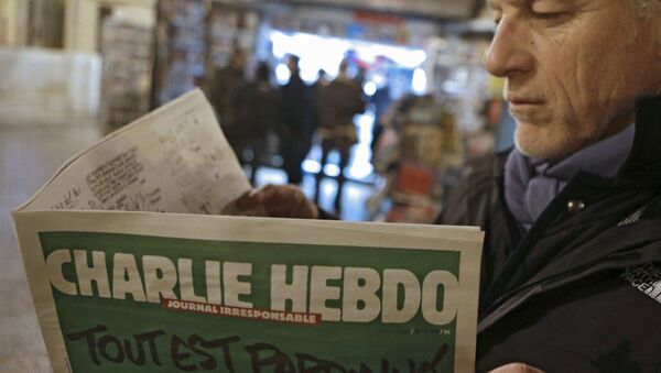 Jean Paul Bierlein reads the new Charlie Hebdo outside a newsstand in Nice, southeastern France, Wednesday, Jan. 14, 2015. - Sputnik International