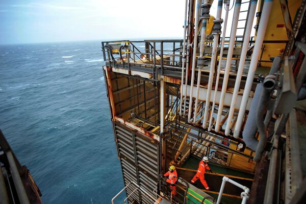 A picture shows employees working on the BP ETAP (Eastern Trough Area Project) oil platform in the North Sea, around 100 miles east of Aberdeen, Scotland on February 24, 2014 - Sputnik International