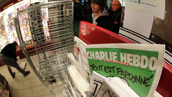 People wait to buy the latest issue of Charlie Hebdo newspaper at a newsstand in Rennes, western France, Wednesday, Jan. 14, 2015 - Sputnik International
