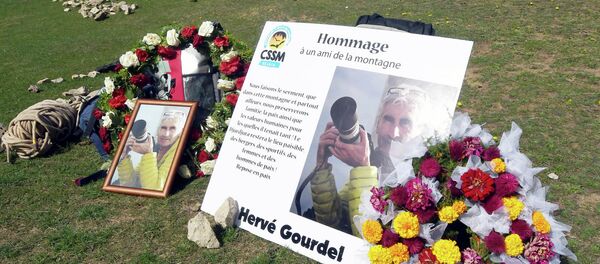 Climbers and friends of 55-year old French tourist and moutain-guide Herve Gourdel (portrait) attend a memorial in his honour on October 10, 2014 in Bouira, south of the area Gourdel was taken hostage Climbers and friends of 55-year old French tourist and moutain-guide Herve Gourdel (portrait) attend a memorial in his honour on October 10, 2014 in Bouira, south of the area Gourdel was taken hostage - Sputnik International
