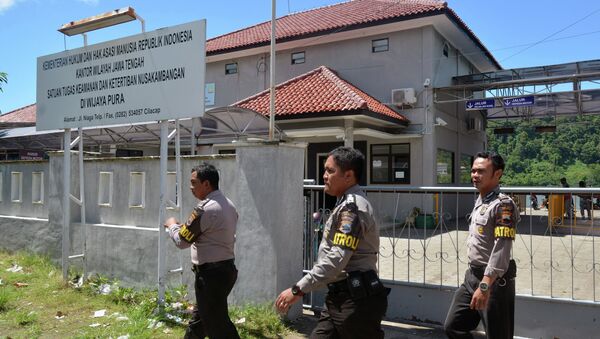 Indonesian police patrol maximum security prison Nusa Kambangan in Cilacap, Central Java province, on January 16, 2015 prior to the scheduled execution of drug convicts on January 18 - Sputnik International