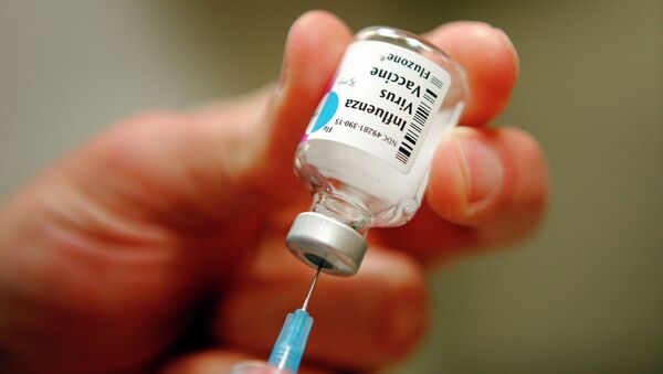 A nurse prepares an injection of the influenza vaccine at Massachusetts General Hospital - Sputnik International