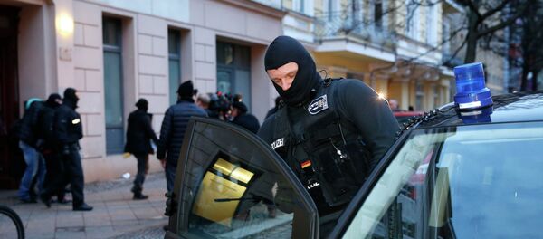 A German special police member enters his vehicle after the raid of an apartment building in the Wedding district in Berlin January 16, 2015 A German special police member enters his vehicle after the raid of an apartment building in the Wedding district in Berlin January 16, 2015 - Sputnik International