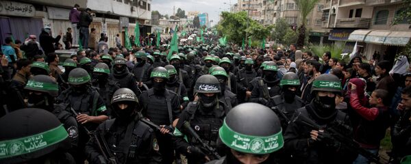 Palestinian Hamas masked gunmen display their military skills during a rally to commemorate the 27th anniversary of the Hamas militant group, in Gaza City, Sunday, Dec. 14, 2014 - Sputnik International