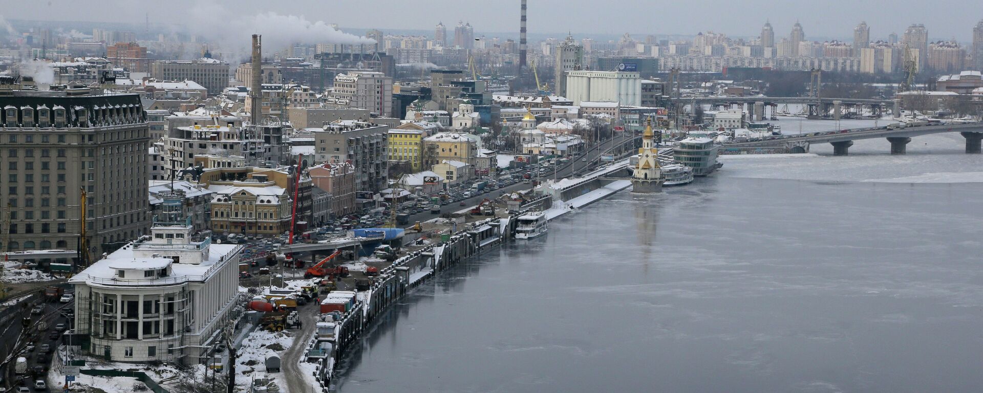 An aerial view of the right bank of the Dnepr River in the Ukrainian capital Kiev on a snowy winters day Thursday, Dec. 20, 2012 - Sputnik International, 1920, 01.01.2024