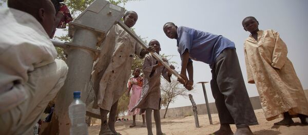 Children pump water to drink from a well in the courtyard of a walk-in feeding center in Dibinindji, a desert village in the Sahel belt of Chad, Wednesday, April 18, 2012 Children pump water to drink from a well in the courtyard of a walk-in feeding center in Dibinindji, a desert village in the Sahel belt of Chad, Wednesday, April 18, 2012 - Sputnik International