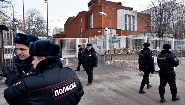 Russian police officers patrol next to the French embassy in Moscow on January 16, 2015 - Sputnik International