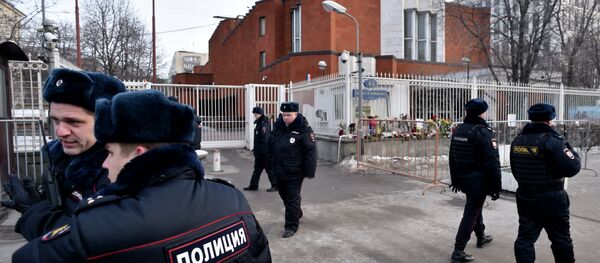 Russian police officers patrol next to the French embassy in Moscow on January 16, 2015 - Sputnik International