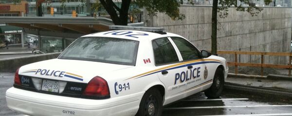 n armed and dangerous man is on the loose after shooting two police officers in western Canada, CTV News reported on Saturday. - Sputnik International