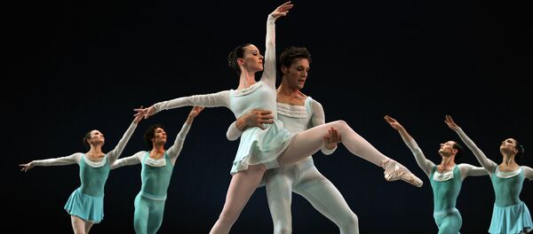 Dancers Elisabeth Holowchuk and Kirk Henning with the Suzanne Farrell Ballet (SFB) perform a scene from Haieff Divertimento Dancers Elisabeth Holowchuk and Kirk Henning with the Suzanne Farrell Ballet (SFB) perform a scene from Haieff Divertimento - Sputnik International