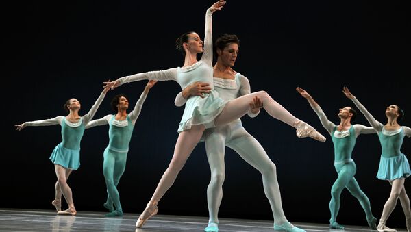 Dancers Elisabeth Holowchuk and Kirk Henning with the Suzanne Farrell Ballet (SFB) perform a scene from Haieff Divertimento - Sputnik International