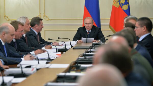 Russian Vladimir President Putin at a meeting of Russia's Military-Industrial Commission - Sputnik International