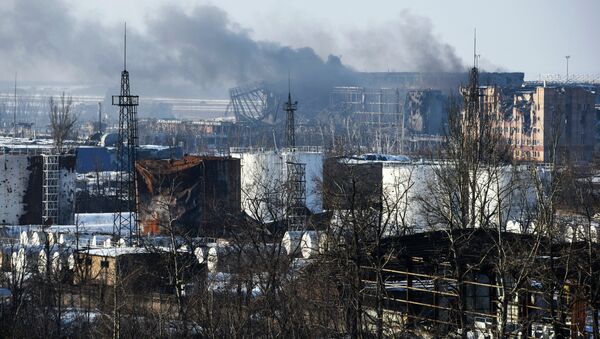 Smoke rises over the new terminal of Donetsk airport in Donetsk, Eastern Ukraine. - Sputnik International