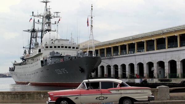A Russian ship Viktor Leonov SSV-175, is seen docked at the port in Havana - Sputnik International
