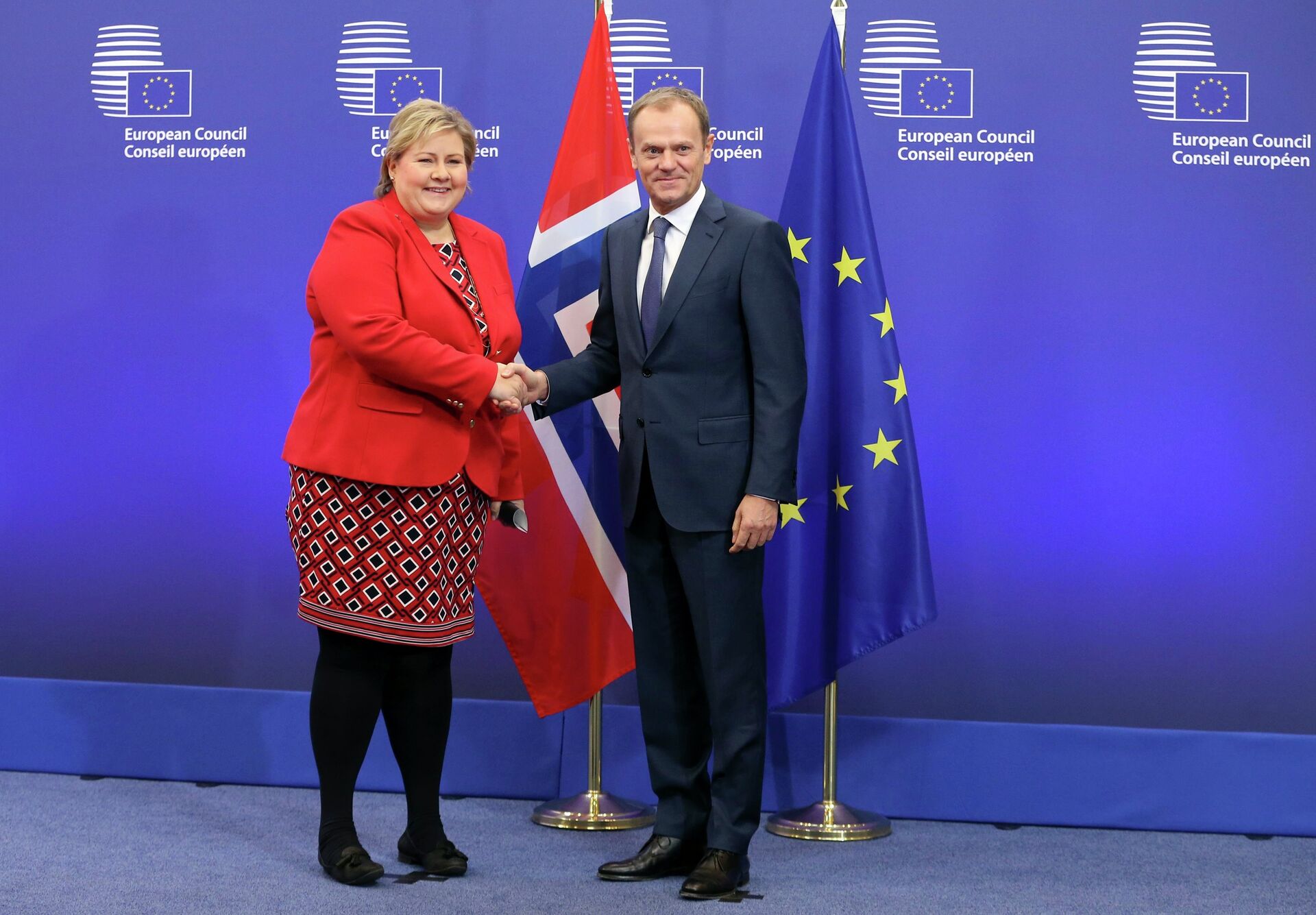 European Council President Donald Tusk poses with Norway's Prime Minister Erna Solberg (L) ahead of a meeting in Brussels January 21, 2015. - Sputnik International, 1920, 11.09.2021