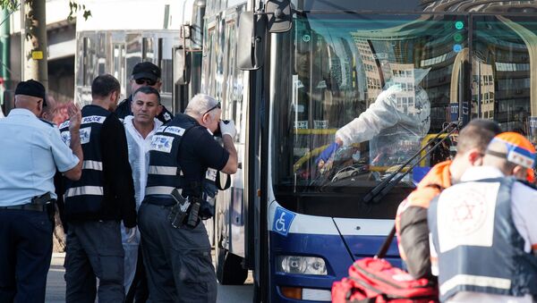 Israeli forensics examine the scene of an attack after a Palestinian man stabbed at least five people on a Tel Aviv bus on January 21, 2015. - Sputnik International