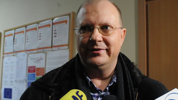 Russian journalist Leonid Sviridov speaks to the press after a three-hour meeting with officials concerning an attempt by Polish authorities to expel him from the country - Sputnik International