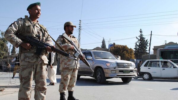 Security members stand guard on the road , Pakistan - Sputnik International