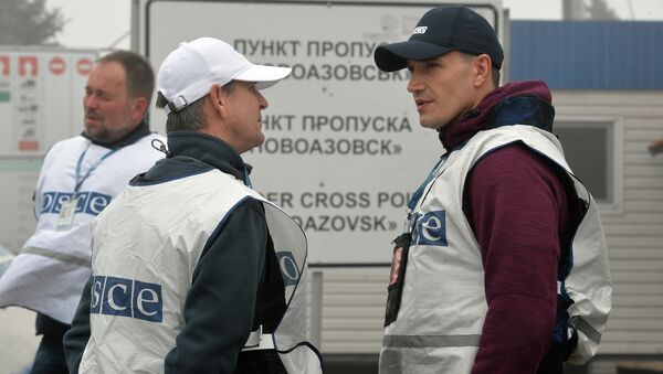 OSCE observers inspect border crossing checkpoint - Sputnik International